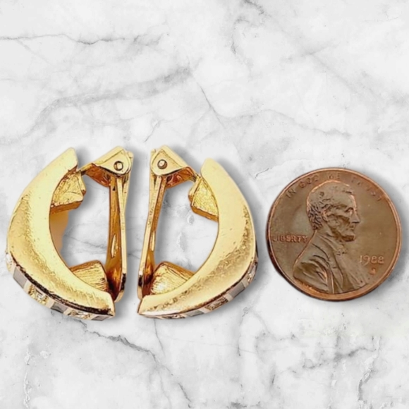 Christian Dior Gold Tone Enamel and Rhinestones Clip on Earrings.. - Picture 5 of 9